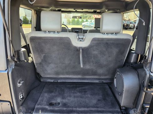 Used 2010 Jeep Wrangler Sahara w/ Dual Top Group image 31