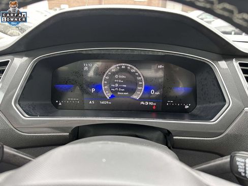 Used 2024 Volkswagen Tiguan SE AWD/4WD image 25