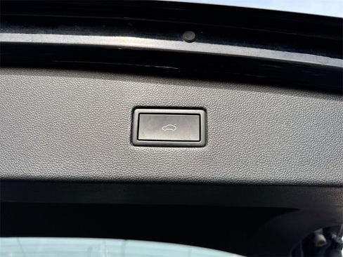 Used 2022 Volkswagen Tiguan SE image 26