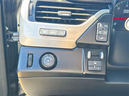 Used 2020 GMC Yukon XL Denali w/ Denali Premium Package image 28