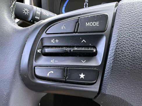 Used 2024 Hyundai Venue SEL FWD image 17