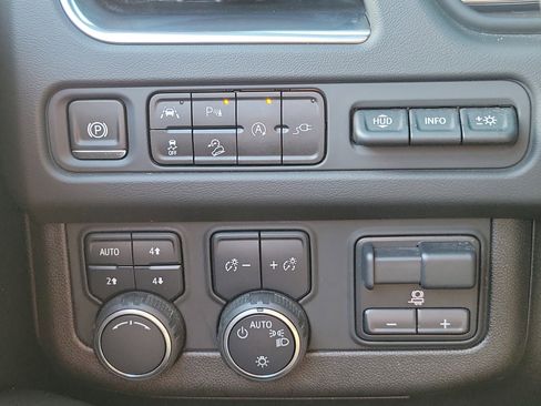 Used 2021 Chevrolet Tahoe Premier w/ Premium Package image 26