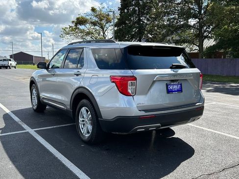 Used 2021 Ford Explorer XLT w/ Equipment Group 202A image 5