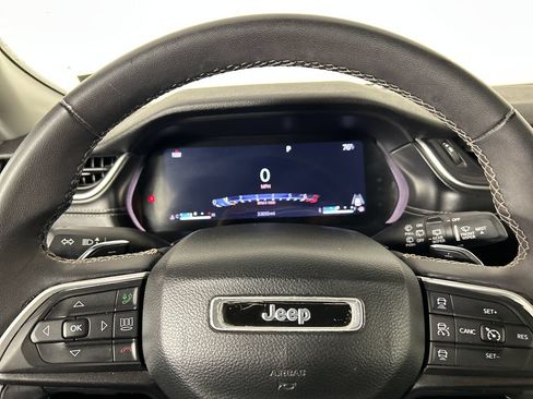 Used 2023 Jeep Grand Cherokee Laredo w/ Trailer Tow Prep Group (B) AWD/4WD image 13