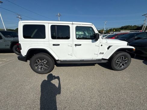 New 2026 Jeep Wrangler Unlimited Sahara AWD/4WD image 6