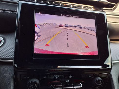 Used 2025 Jeep Grand Cherokee Altitude AWD/4WD image 7