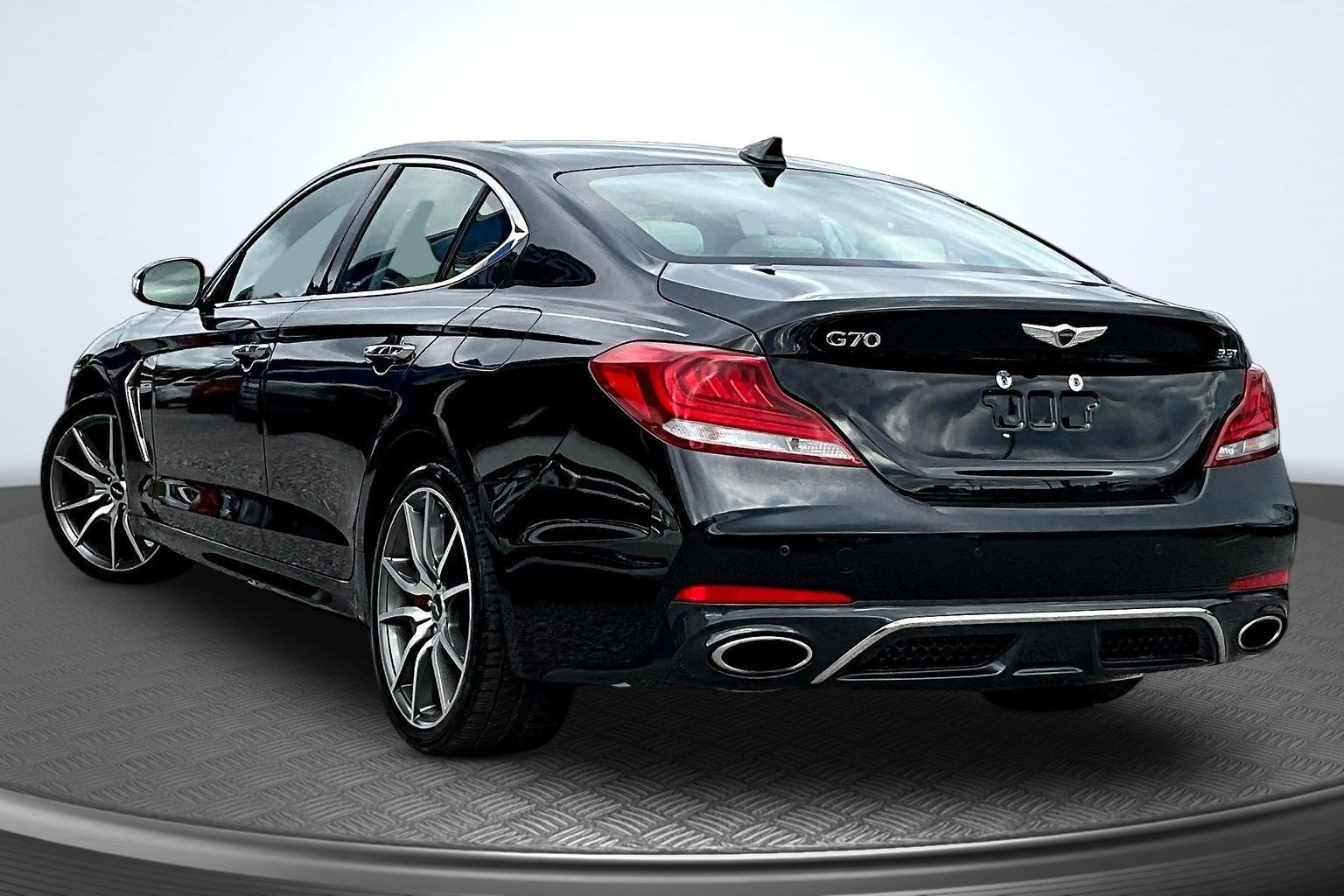 Used 2019 Genesis G70 3.3T Advanced w/ Elite Package RWD image 3