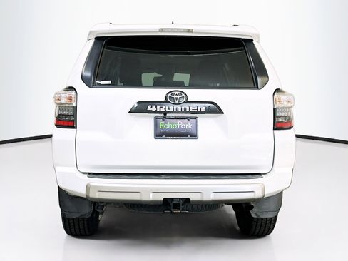 Used 2024 Toyota 4Runner TRD Off-Road Premium image 7