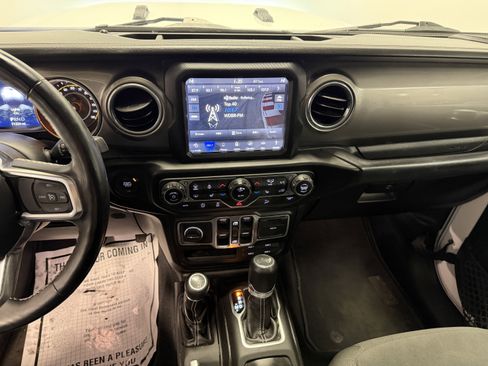 Used 2018 Jeep Wrangler Unlimited Sahara w/ Dual Top Group image 4