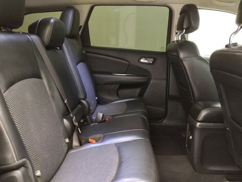 Used 2018 Dodge Journey Crossroad w/ Driver Convenience Group FWD image 19