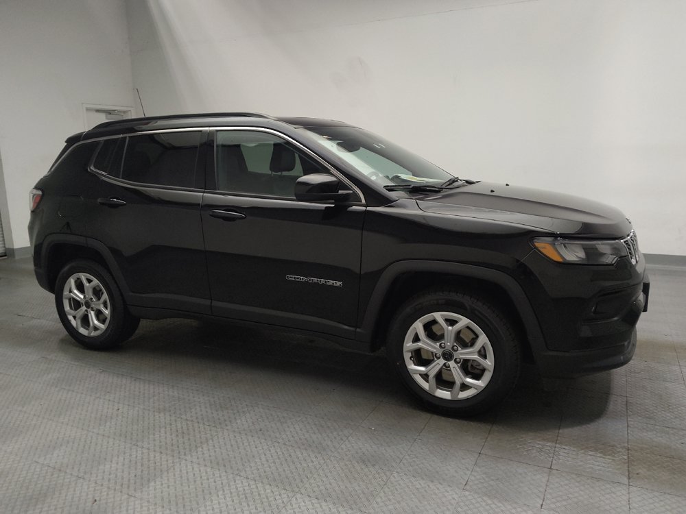 Used 2025 Jeep Compass Latitude w/ Sun & Sound Group AWD/4WD image 11