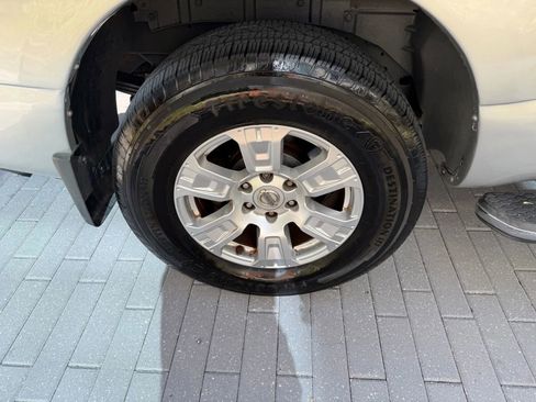 Used 2017 Nissan Titan SV image 11