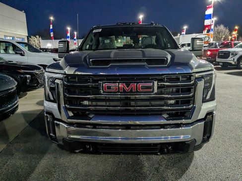 New 2026 GMC Sierra 3500 SLE image 2