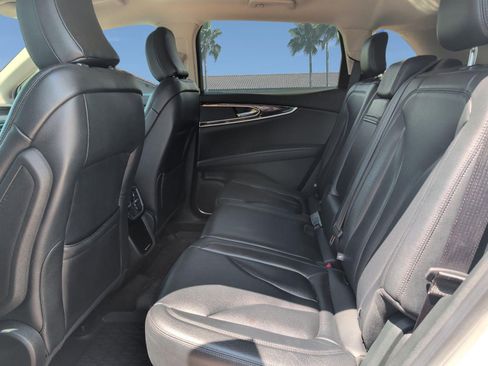 Used 2022 Lincoln Nautilus FWD w/ Premium Package image 24
