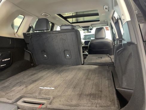 Used 2024 Nissan Rogue SV w/ SV Premium Package image 25