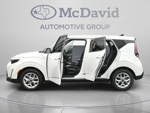 Used 2025 Kia Soul LX FWD image 42