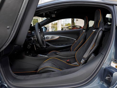 Used 2026 McLaren Artura RWD image 43