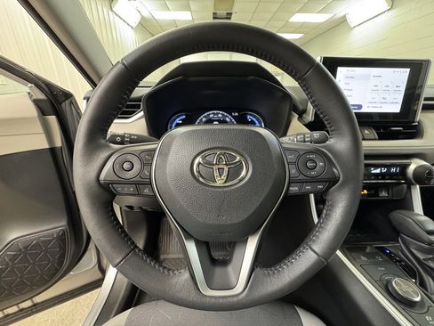 Used 2023 Toyota RAV4 XLE image 33