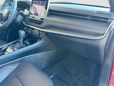 Used 2023 Jeep Compass Limited image 29