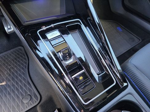 Used 2025 Volkswagen Golf R Black Edition image 21