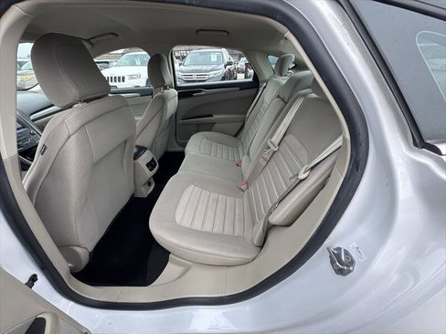 Used 2020 Ford Fusion SE FWD image 11