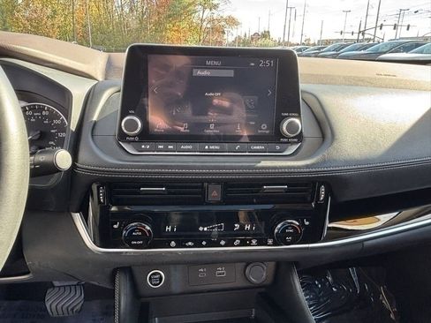 Used 2023 Nissan Rogue SL image 14