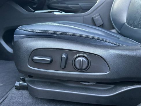 Used 2022 Chevrolet Bolt EUV LT w/ Convenience Package image 13