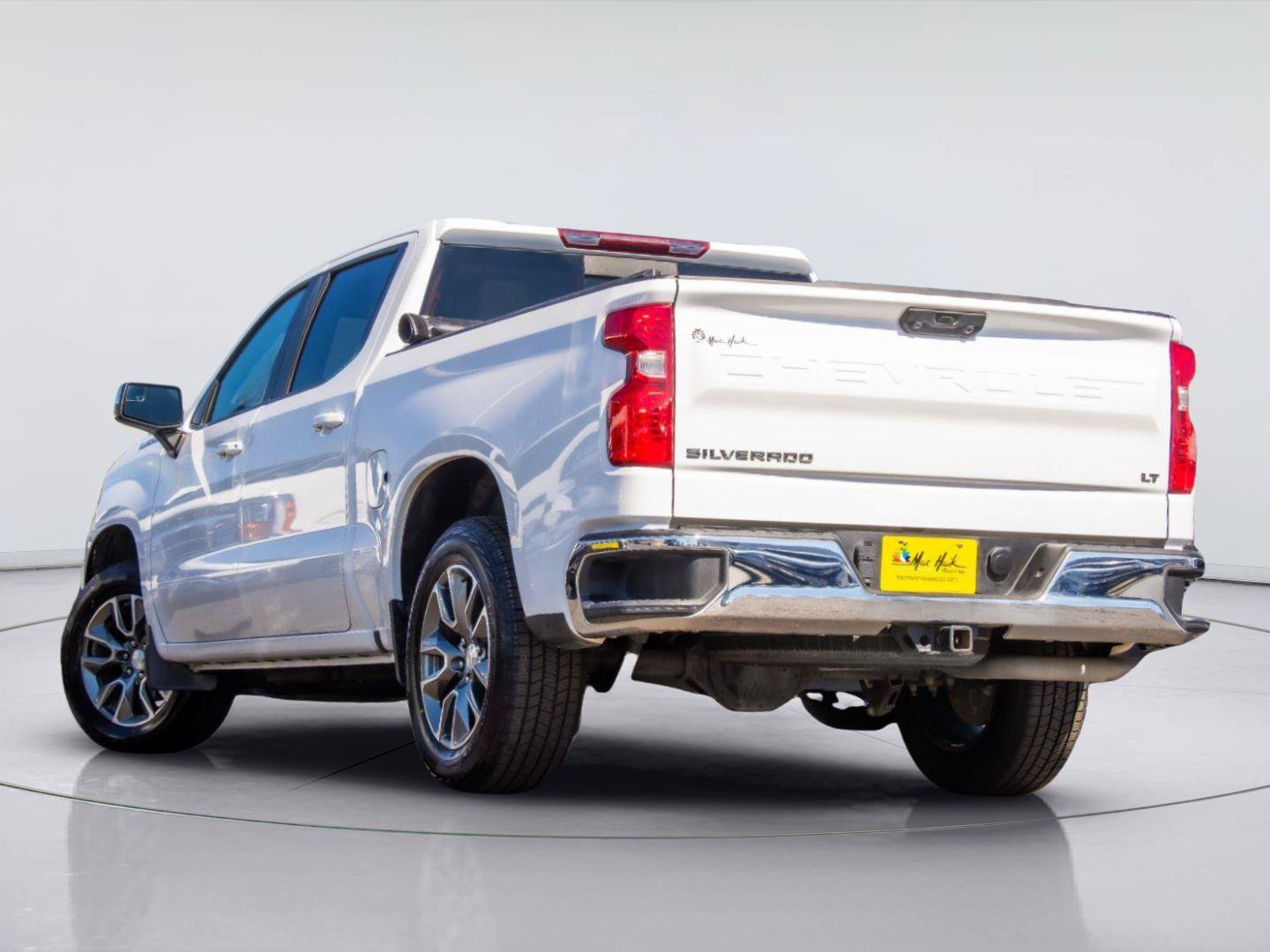 Used 2024 Chevrolet Silverado 1500 LT w/ Leather Package RWD image 3