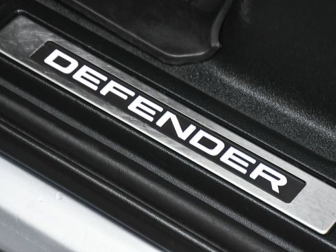 Used 2021 Land Rover Defender 90 X-Dynamic S AWD/4WD image 11