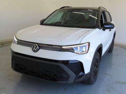 New 2026 Volkswagen Taos SE image 9