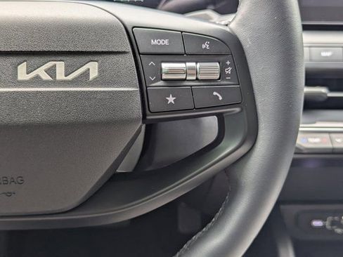 Used 2025 Kia K4 EX image 22