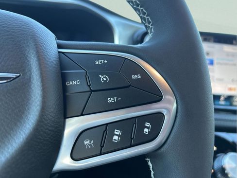 New 2026 Chrysler Pacifica Limited image 16