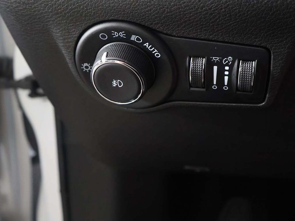 Used 2023 Jeep Compass Limited w/ Sun and Sound Group AWD/4WD image 38