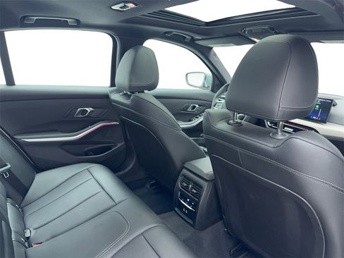 Used 2025 BMW 330i Sedan image 48