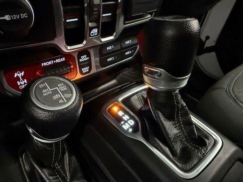 Used 2024 Jeep Wrangler Unlimited Rubicon 4xe w/ Technology Group image 30