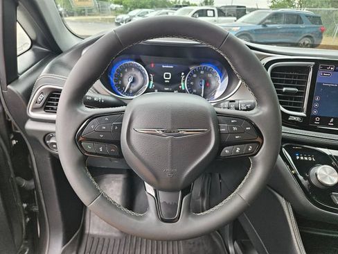 Used 2022 Chrysler Pacifica Limited w/ S Appearance Package FWD image 24