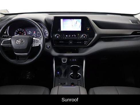 Used 2023 Toyota Highlander XLE FWD image 13