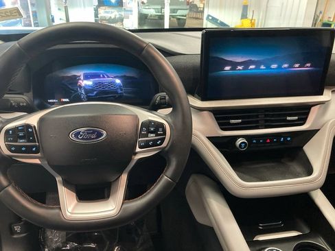 Used 2025 Ford Explorer Active w/ Active Comfort Package AWD/4WD image 24