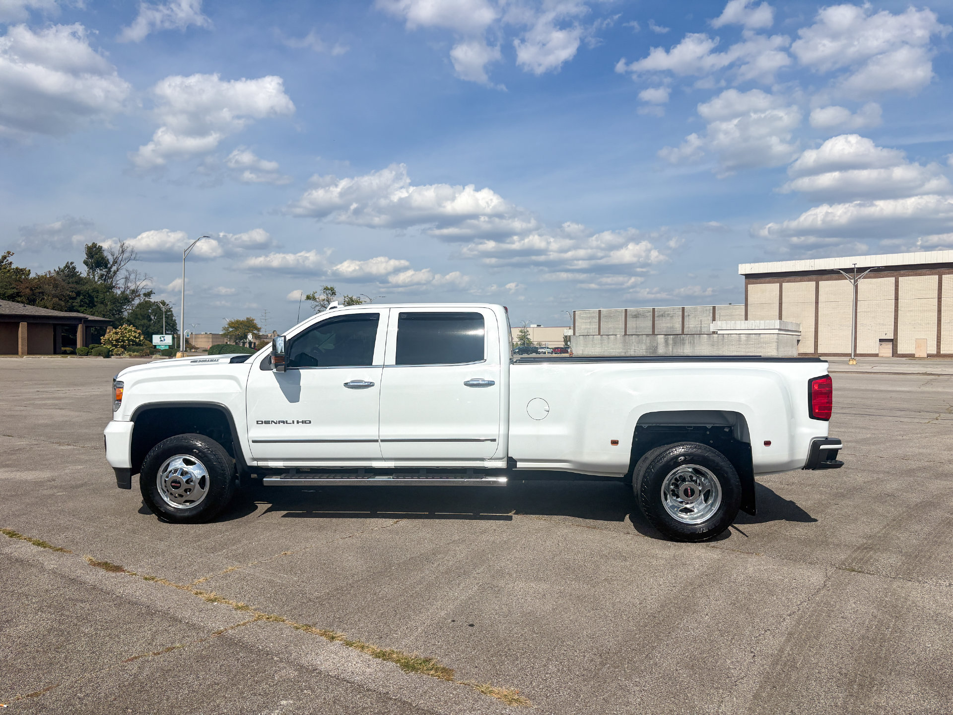 Used 2017 GMC Sierra 3500 Denali w/ Duramax Plus Package AWD/4WD image 5