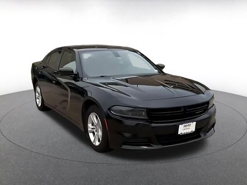 Used 2022 Dodge Charger SXT RWD image 3