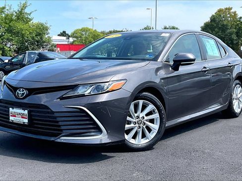 Used 2024 Toyota Camry LE w/ Convenience Package FWD image 1