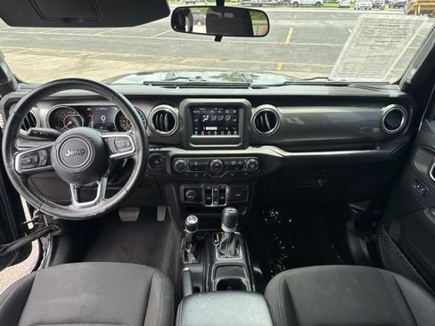 Used 2019 Jeep Wrangler Unlimited Sahara AWD/4WD image 11