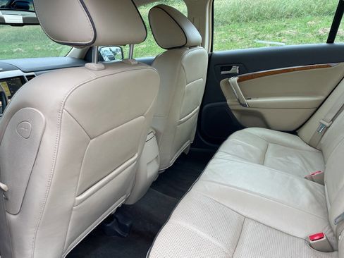 Used 2010 Lincoln MKZ image 18