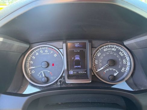 Used 2019 Toyota Tacoma TRD Sport AWD/4WD image 21