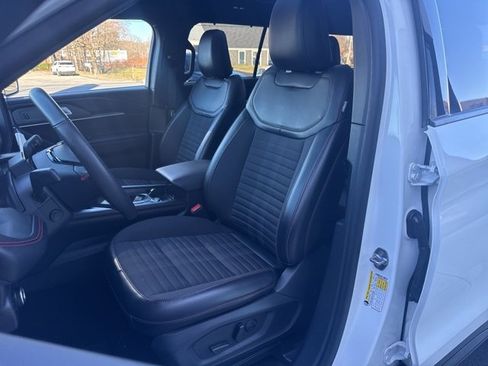Used 2025 Ford Explorer ST-Line w/ Premium Package image 10