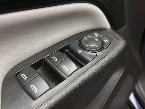 Used 2021 Chevrolet Equinox LS w/ LPO, Blackout Package image 11