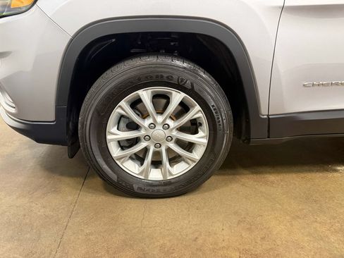 Used 2019 Jeep Cherokee Latitude w/ Comfort & Convenience Group AWD/4WD image 85