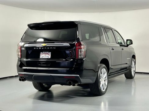 Used 2023 Chevrolet Suburban High Country w/ Premium Package image 8