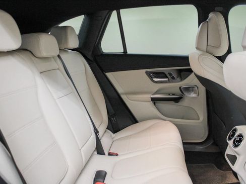 Used 2023 Mercedes-Benz GLC 300 image 27