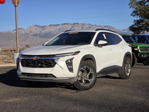 Used 2025 Chevrolet Trax LT w/ LT Convenience Package image 1